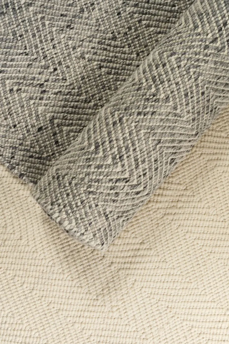 Alfombra de lana Furrow blanco natural/gris, 80x240 cm