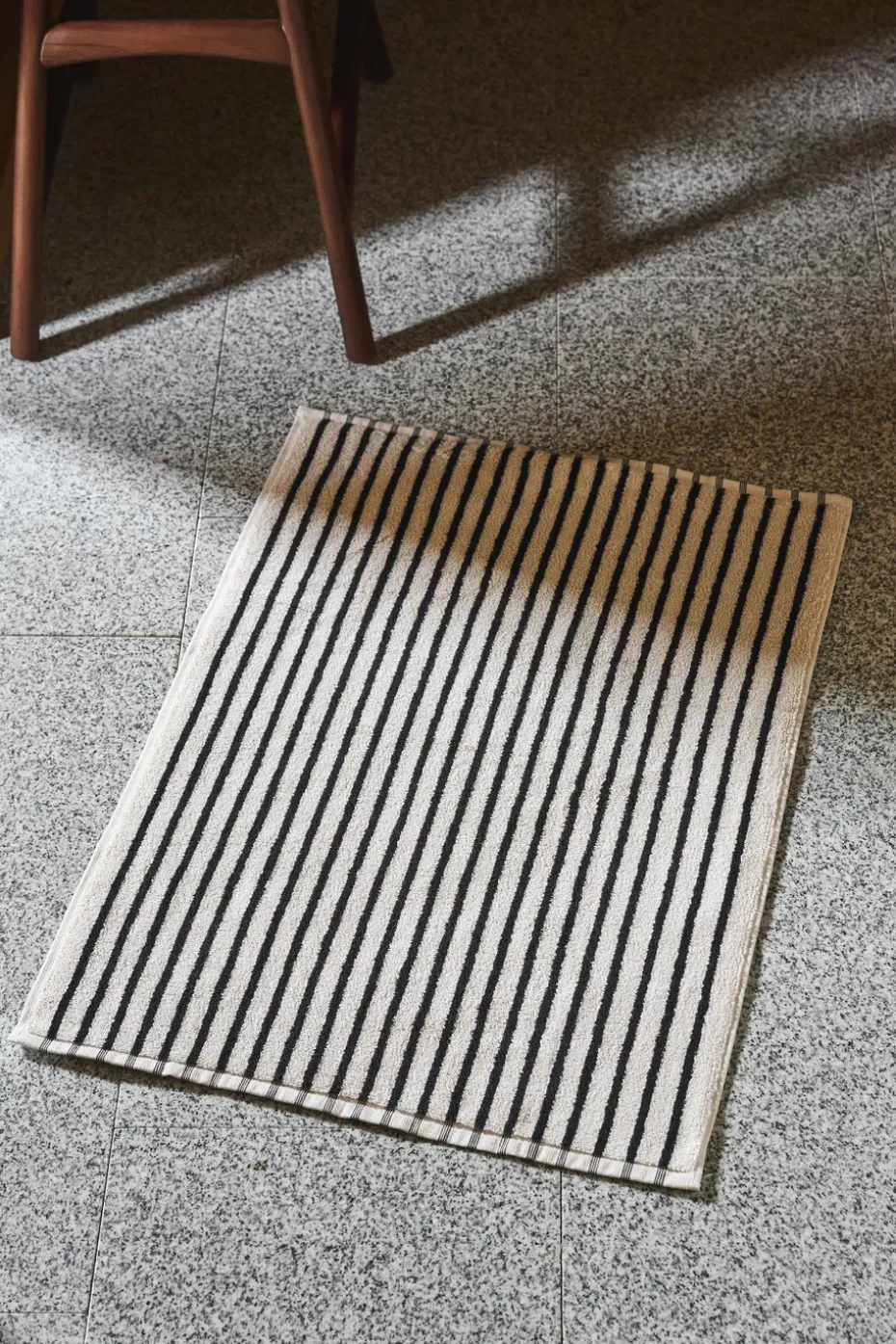 Alfombrilla de baño Drift 50x70cm, Blanco-negro
