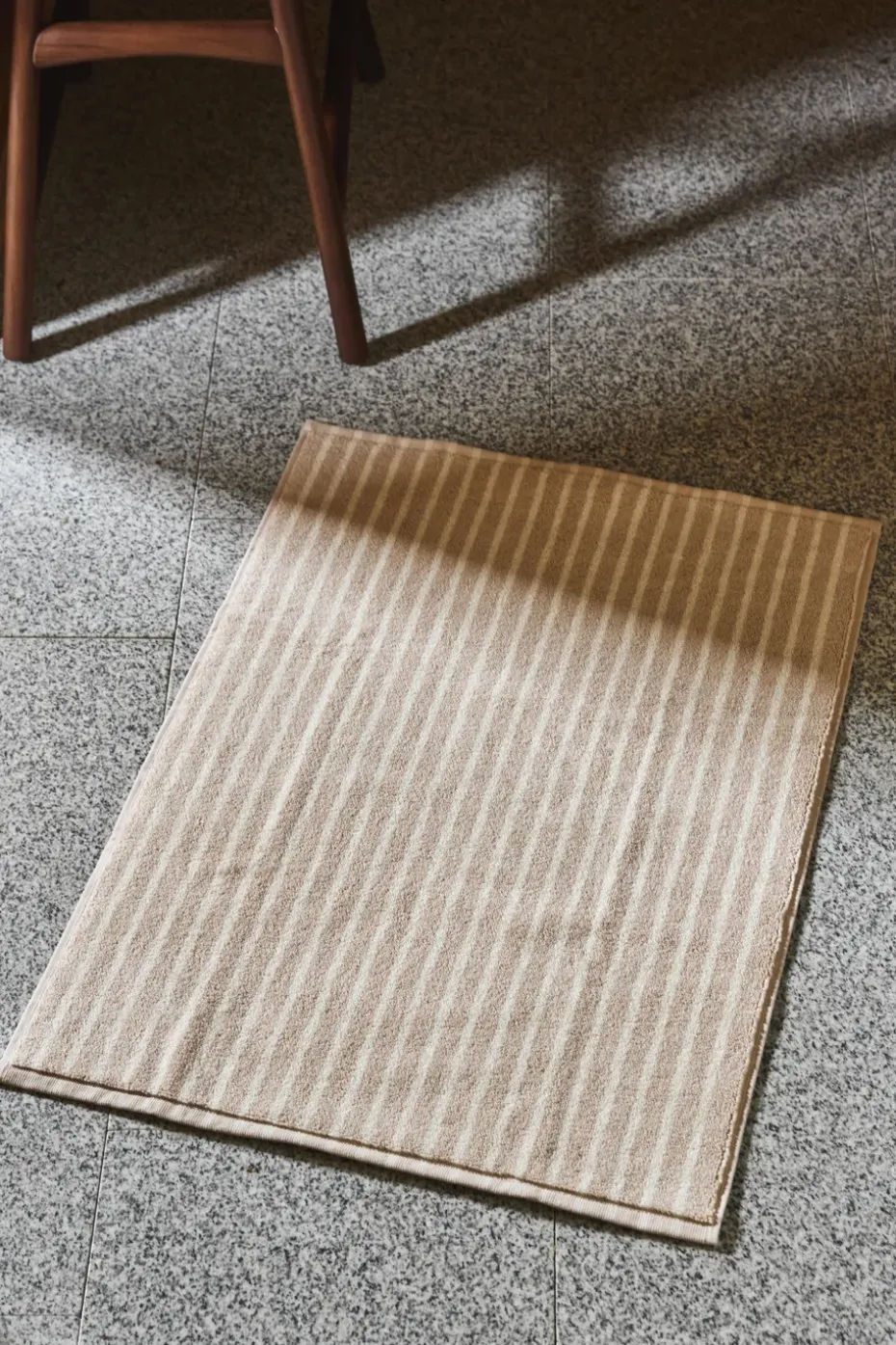 Alfombrilla de baño Drift 50x70cm, Beige-blanco