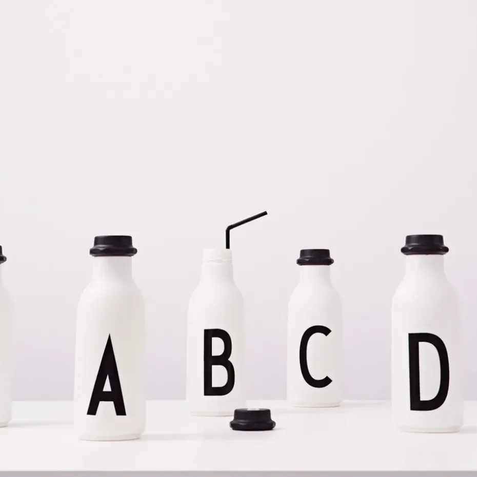 Botella Design Letters, V