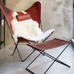 Butaca KS Chair, cuero avellana, estructura de acero inoxidable