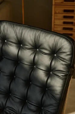 Butaca Loholm con función giratoria, Cuero negro-Bern Beige 0341