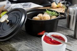 Cacerola de hierro fundido Staub La Cocotte redonda 1,2 L, Negro