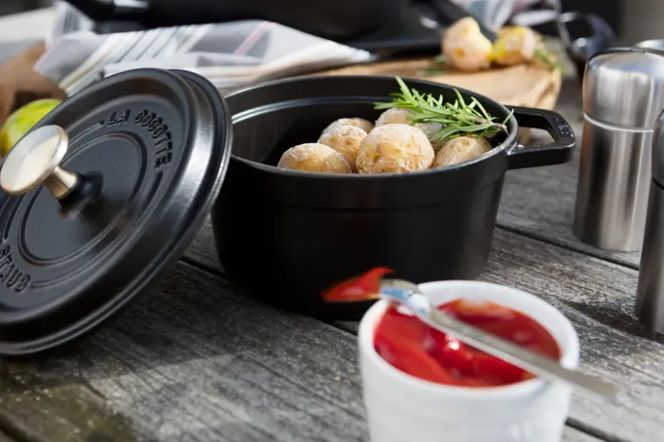 Cacerola de hierro fundido Staub La Cocotte redonda 1,2 L, Negro