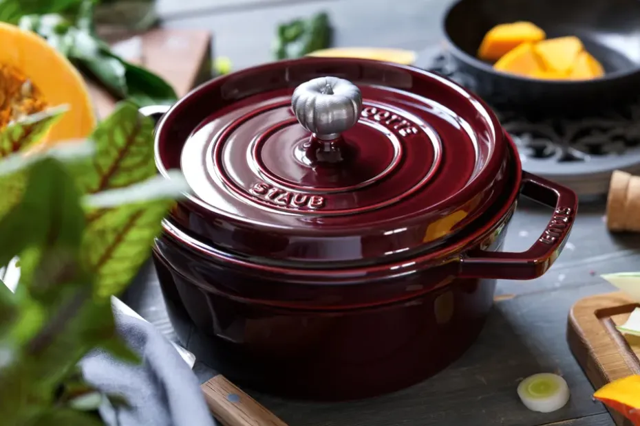 Cacerola de hierro fundido Staub La Cocotte redonda 5,2 L, Rojo granadina