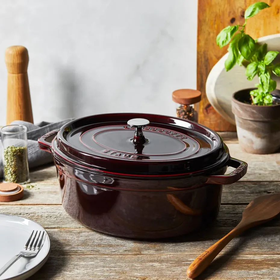 Cacerola de hierro fundido Staub La Cocotte oval 4,2 L, Rojo granadina