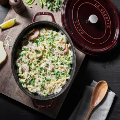 Cacerola de hierro fundido Staub La Cocotte oval 4,2 L, Rojo granadina