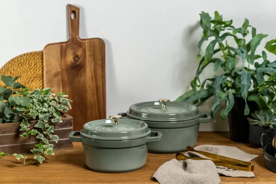Cacerola de hierro fundido Staub La Cocotte redonda 5,2 L, Madera de eucalipto