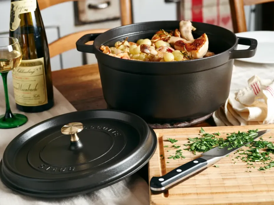 Cacerola de hierro fundido Staub La Cocotte redonda 12,6 L, Negro