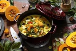 Cacerola de hierro fundido Staub La Cocotte redonda 3,8 L, Rojo granadina