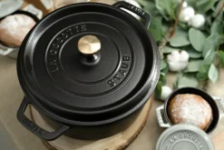 Cacerola de hierro fundido Staub La Cocotte redonda 2,6 L, Negro