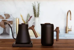 Cafetera de prensa Clara 70,9 cl, Matte black-walnut