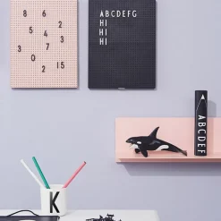 Caja con letras Design Letters, Letras negras