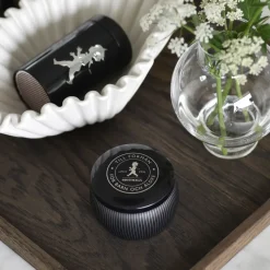 Caja de regalo Solstickan con vela aromática + bote con cerillas, Negro-vela perfumada de madera de cedro