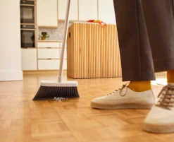 Cleantech escoba de mango largo ajustable con almacenamiento, Stone