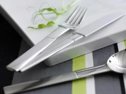 Cuchara de mesa Nobel, Acero inoxidable