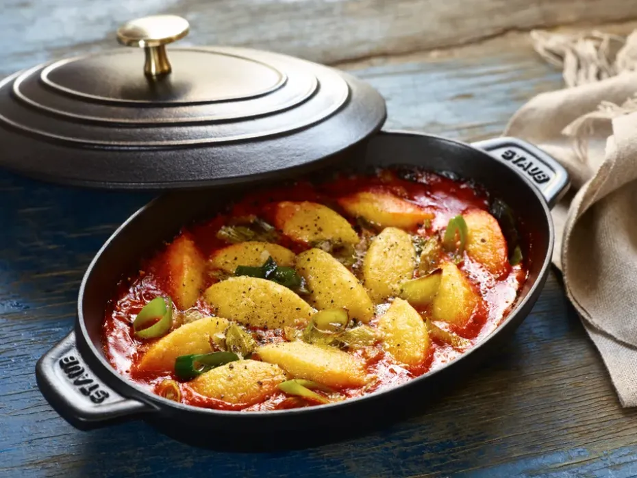 Fuente para horno Staub de hierro fundido con tapa ovalada 23 cm, Negro