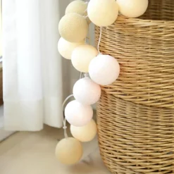 Guirnalda de luces Creamy White, 20 bolas