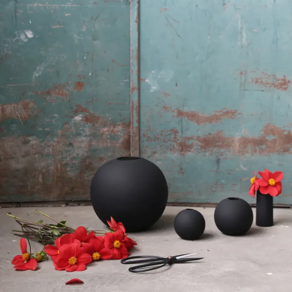 Jarrón Ball negro, 10 cm