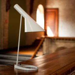 Lámpara de mesa AJ, blanco