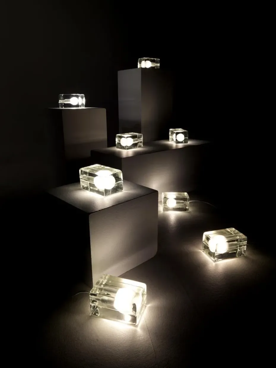 Lámpara de mesa Block Lamp, cable blanco