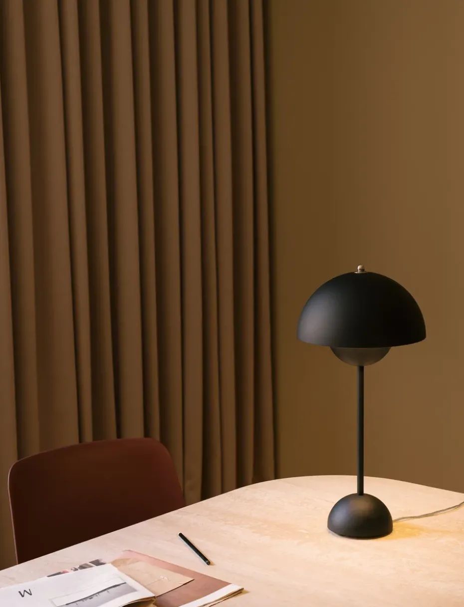 Lámpara de mesa FlowerPot VP3, negro mate