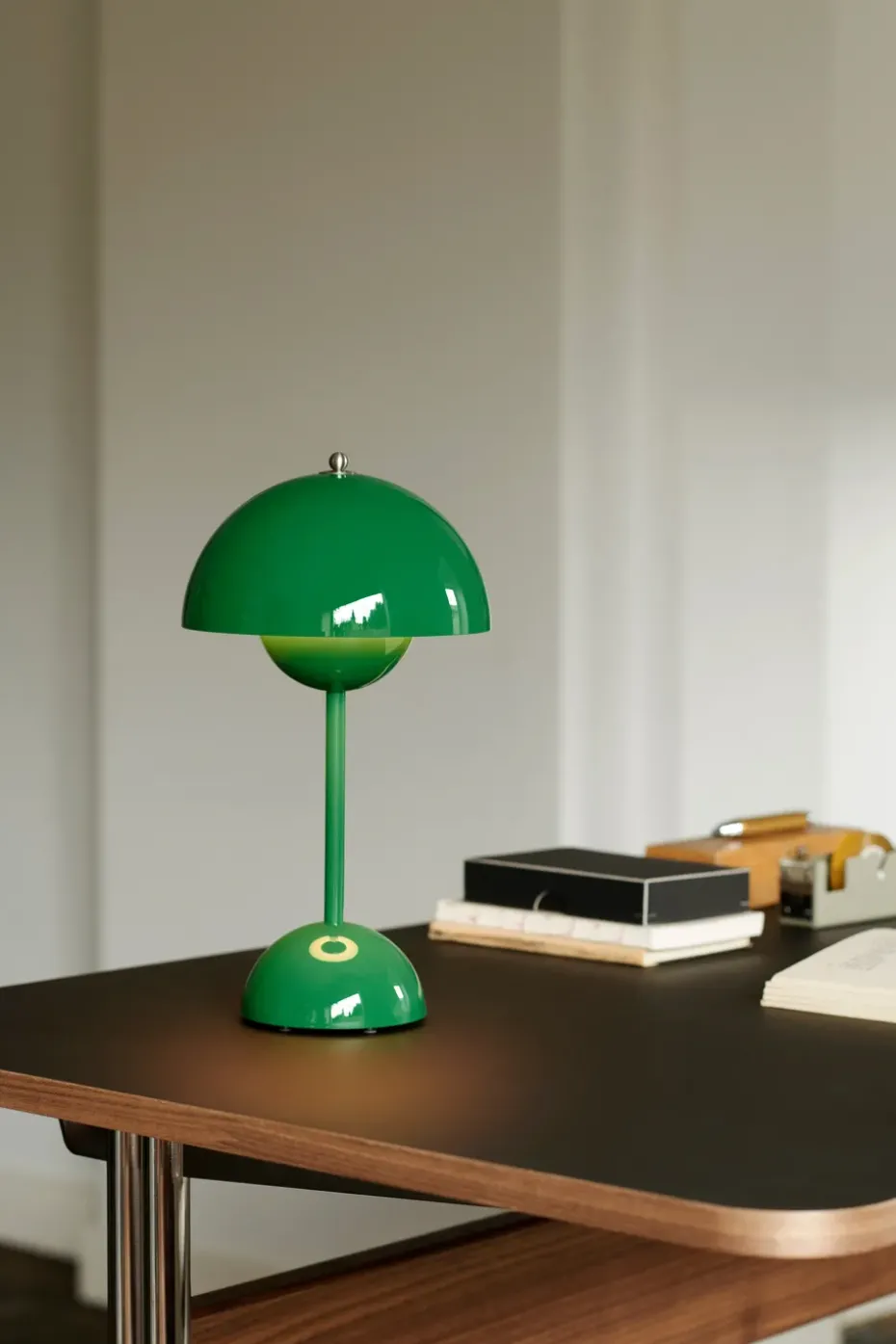 Lámpara de mesa Flowerpot portable VP9, Signal green