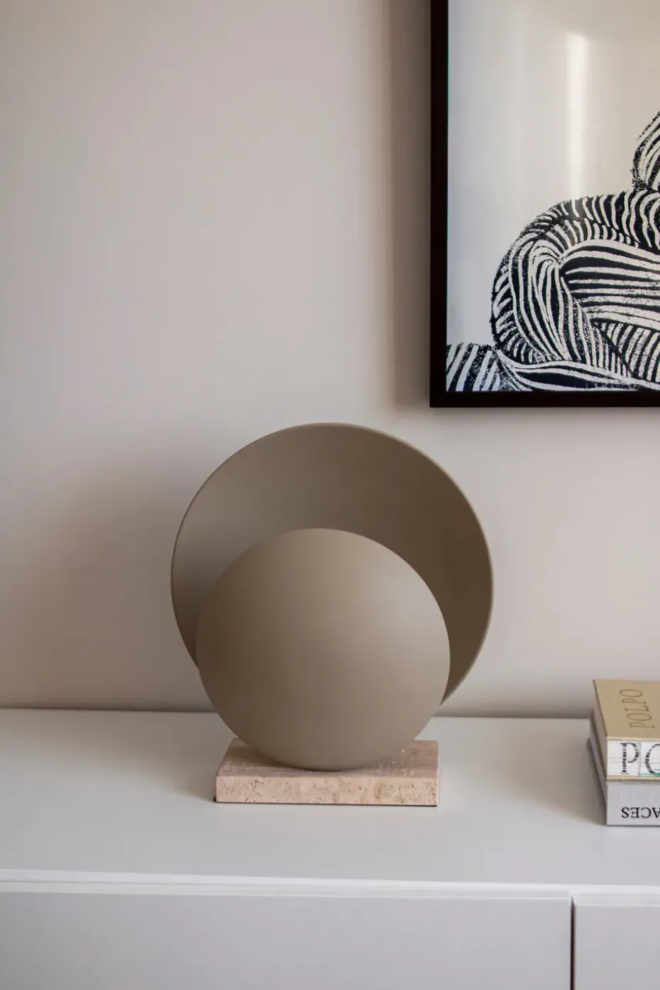 Lámpara de mesa Orbit, Beige-travertin