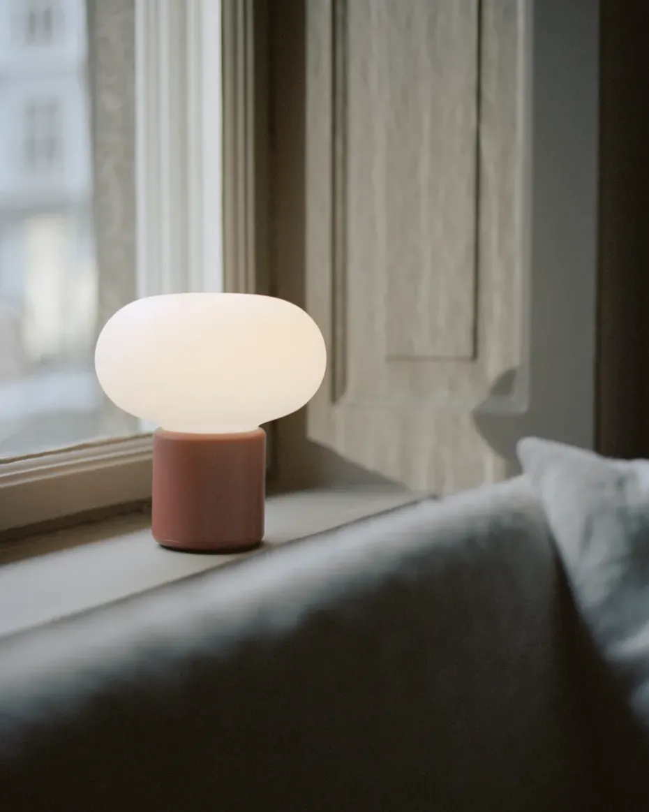 Lámpara de mesa portátil Karl-Johan, Earth red