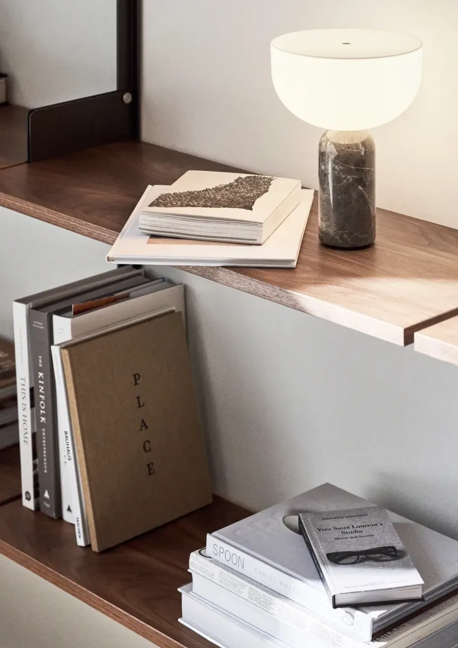 Lámpara de mesa portátil Kizu, Gris du marais