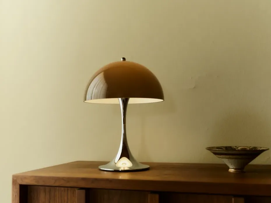 Lámpara de mesa portátil Panthella 250 V3, Original Opal Brown