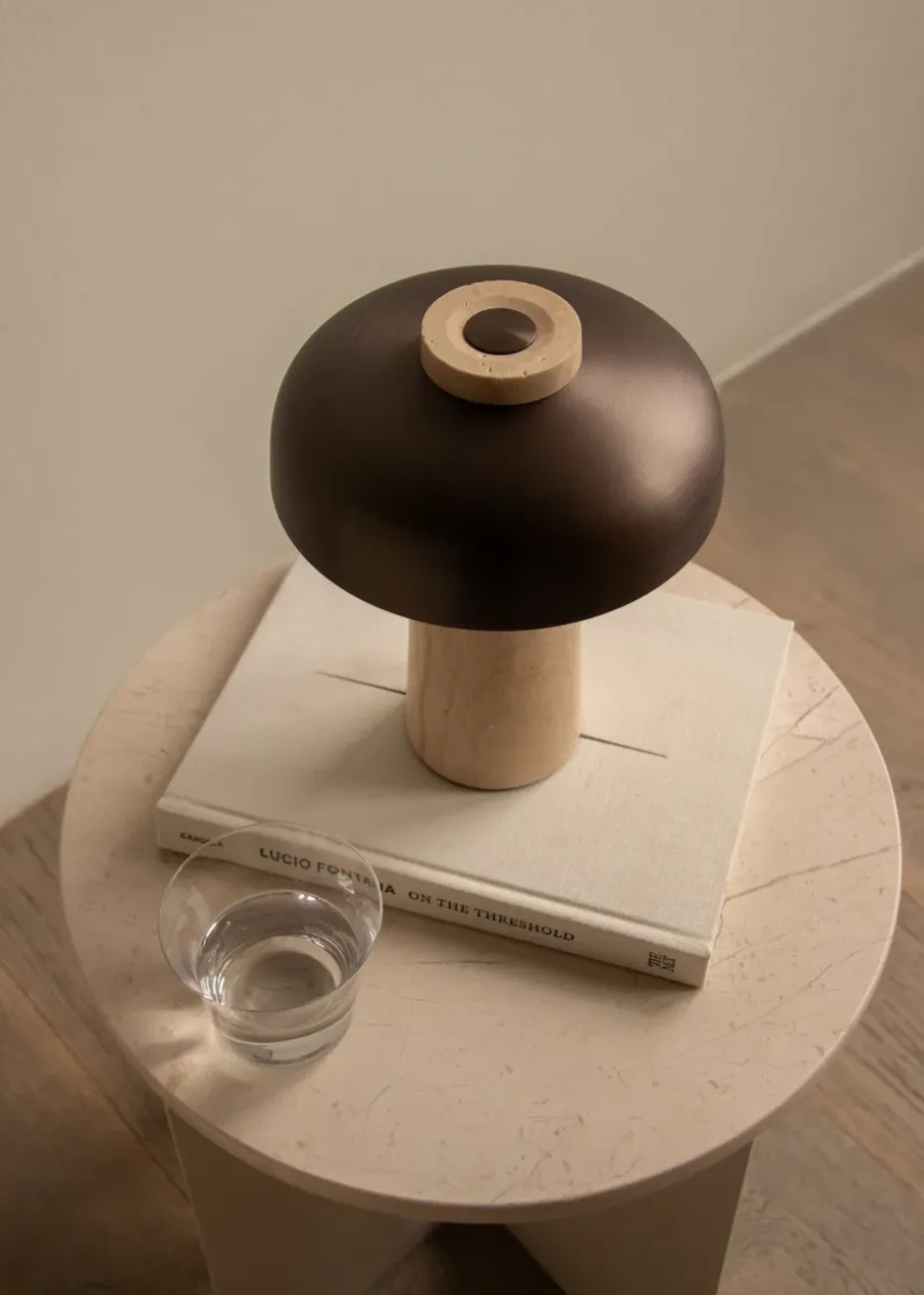 Lámpara de mesa portátil Reverse 24,5 cm, Travertine-bronzed aluminium