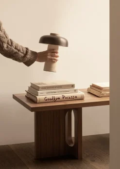 Lámpara de mesa portátil Reverse 24,5 cm, Travertine-bronzed aluminium