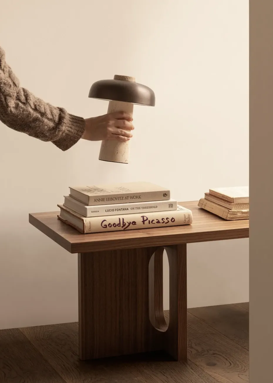 Lámpara de mesa portátil Reverse 24,5 cm, Travertine-bronzed aluminium