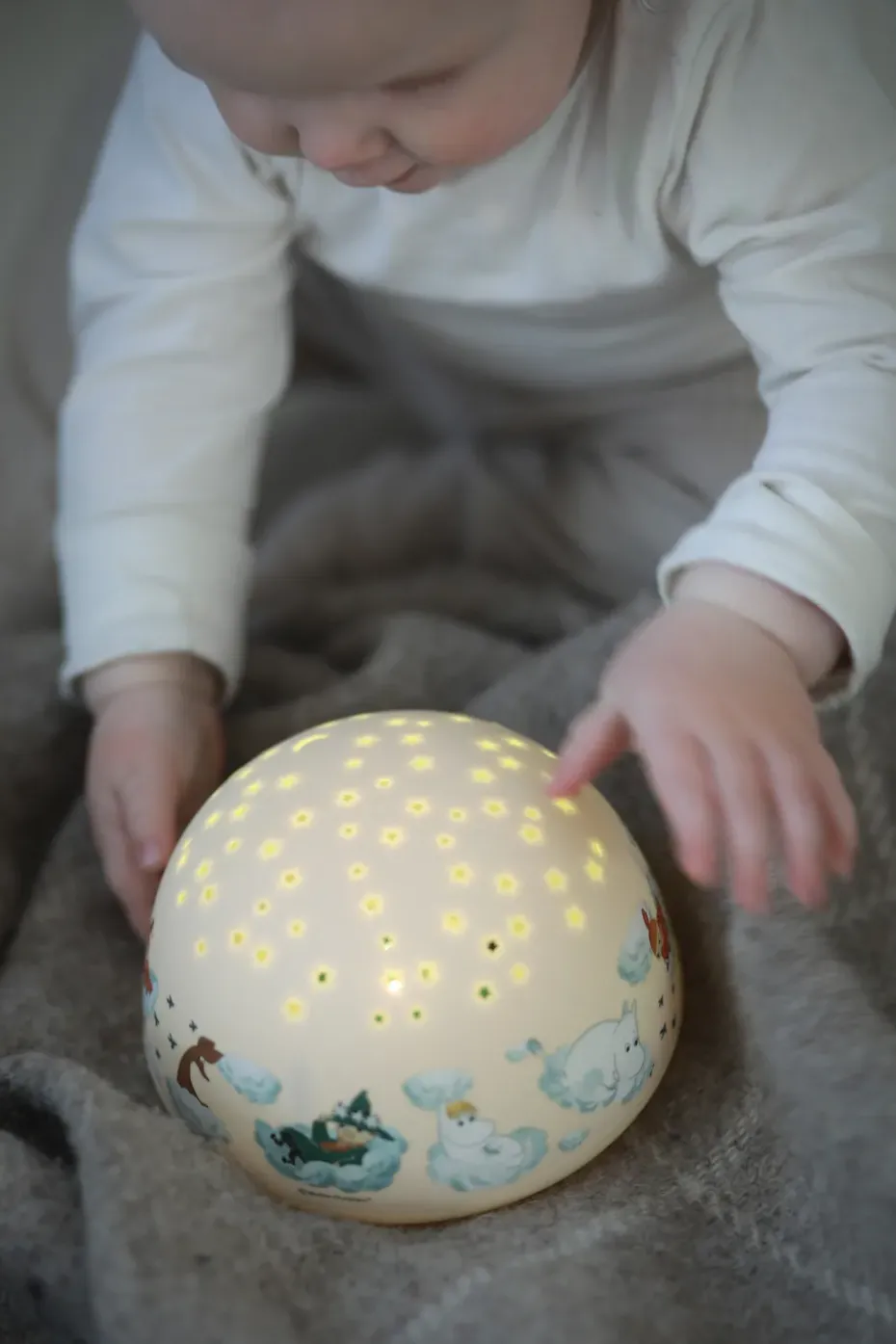Lámpara de noche Mumin con cielo con estrellas y música, Amarillo