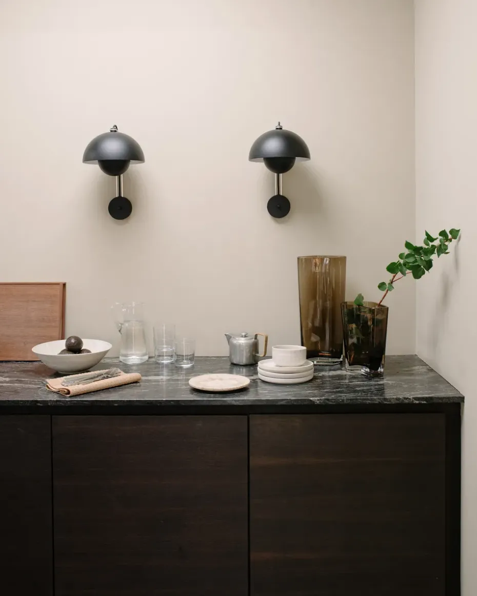 Lámpara de pared Flowerpot VP8, Matt black