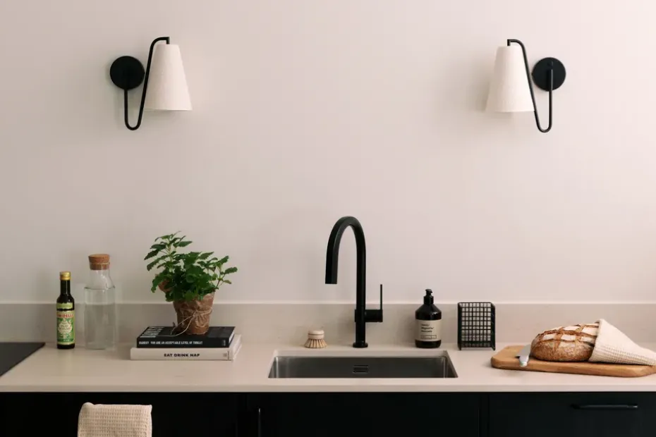 Lámpara de pared Lou, Bouclé blanco-negro