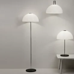 Lámpara de pie Kupoli, Gris, detalles de metal, pantalla blanca
