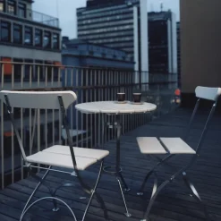 Mesa de tres patas Bryggeri, Roble lacado blanco-galvanizado en caliente