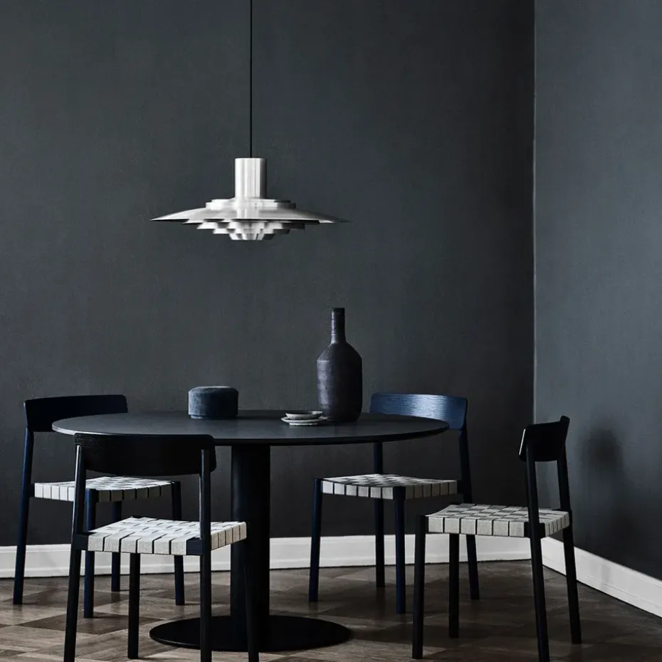 Mesa In Between SK12, Roble aceitado ahumado, soporte de metal negro mate