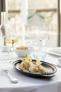 Molde de pescado Staub ovalado en hierro fundido, negro