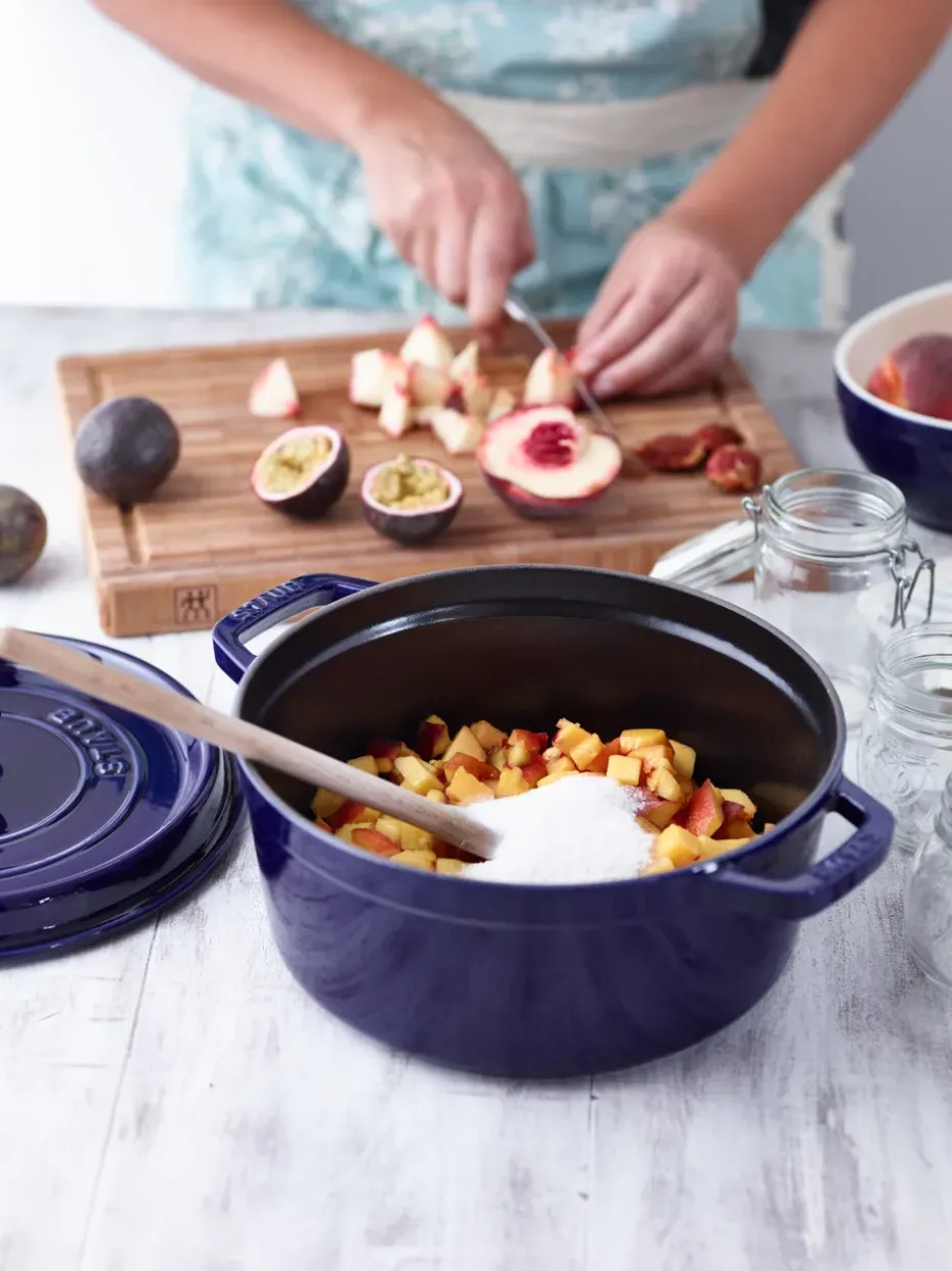 Olla de hierro fundido Staub redonda, tres capas de esmalte 3,8 l, azul oscuro