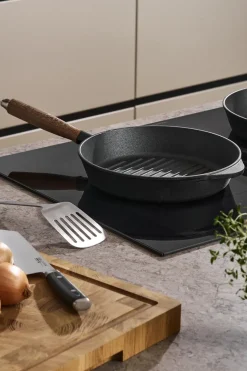 Parrilla de hierro fundido con mango de madera Nordwik, 28 cm