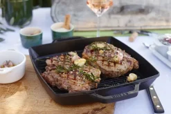 Parrilla de hierro fundido Staub Pure cuadrada negra, 28 cm