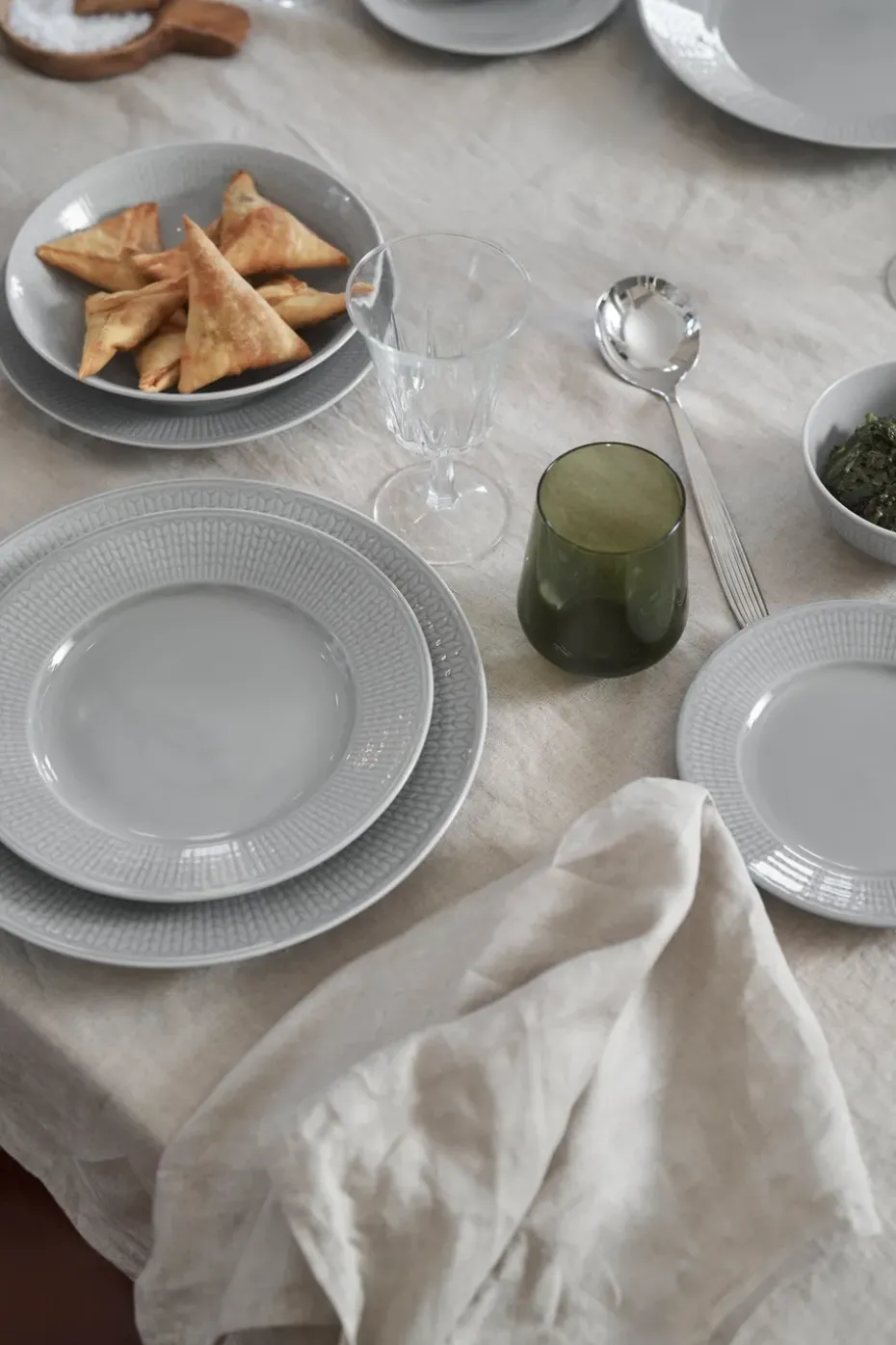 Plato Swedish Grace Ø27 cm, Niebla (gris)