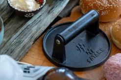 Prensa hamburguesas Satake, Hierro fundido