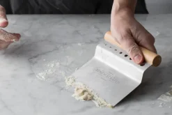 Raspador de masa Innovative 15 cm, Crema-gris