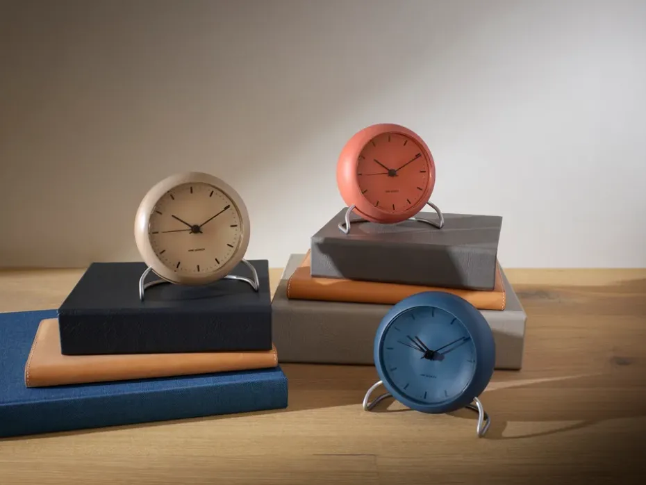 Reloj de mesa AJ City Hall, Sandy beige