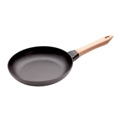 Sartén de hierro fundido Staub negra con mango de madera claro, Ø24 cm