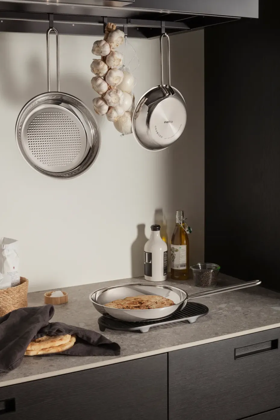 Sartén Eva Trio Stainless Steel Honeycomb, 24 cm